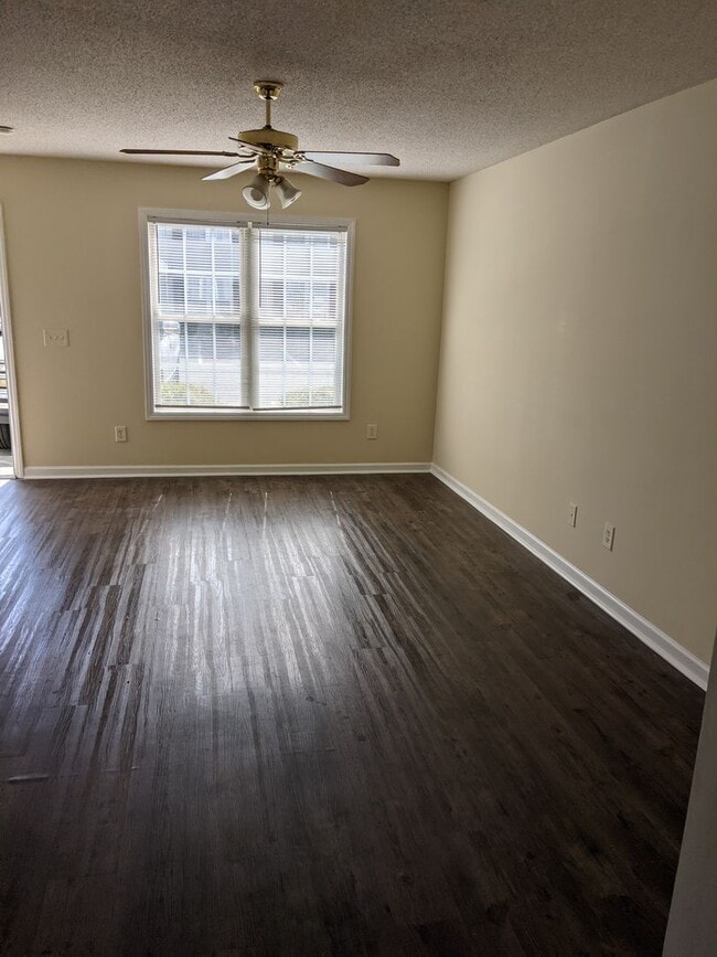 Foto del edificio - Two bedroom, 1.5 townhouse in Graham (Park...