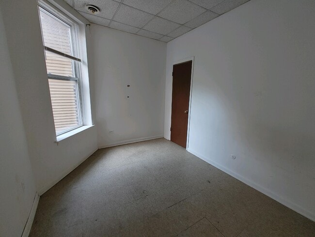 Building Photo - 728 S Carpenter St
