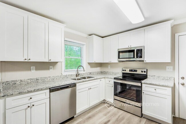 Foto del edificio - 2215 Kilarney Rd