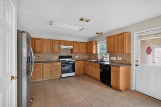 Building Photo - 20823 Oak Rain Ct