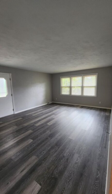 Building Photo - 208 S 4th St