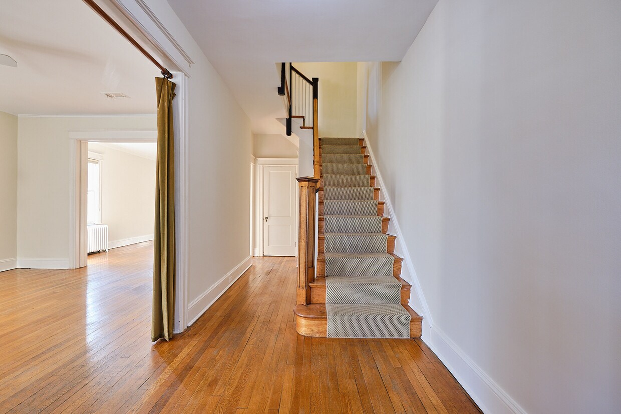 Foto principal - 2900 Ordway St NW