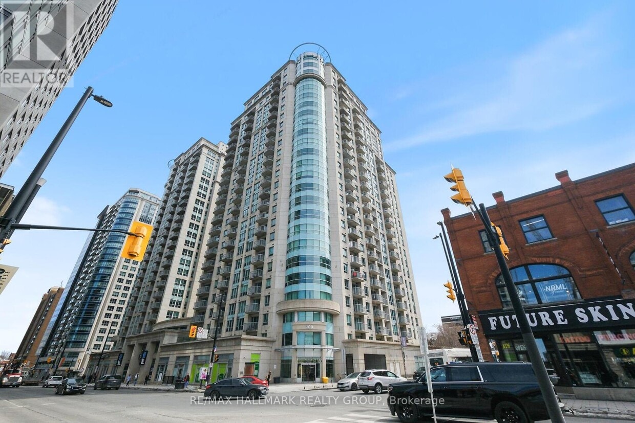 Primary Photo - 200 Rideau St