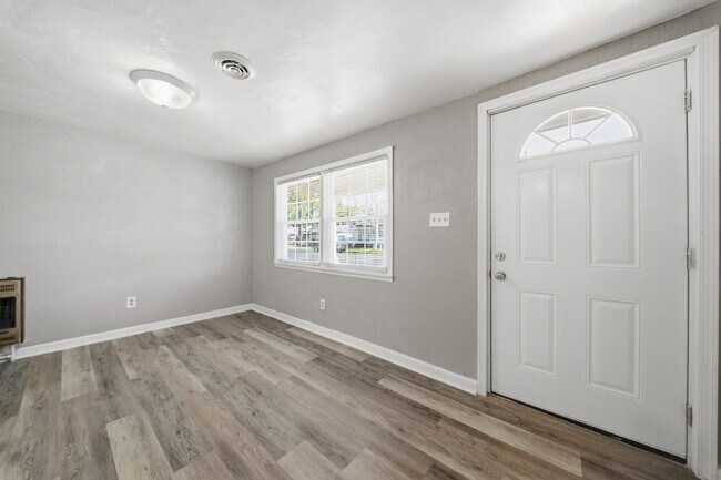 Foto del edificio - ADORABLE 3 BED, 1 BATH HOUSE FOR RENT IN NORFOLK