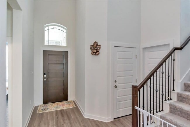 Foto del edificio - 563 Saturnia Dr