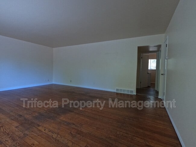 Building Photo - 1125 Peterson St
