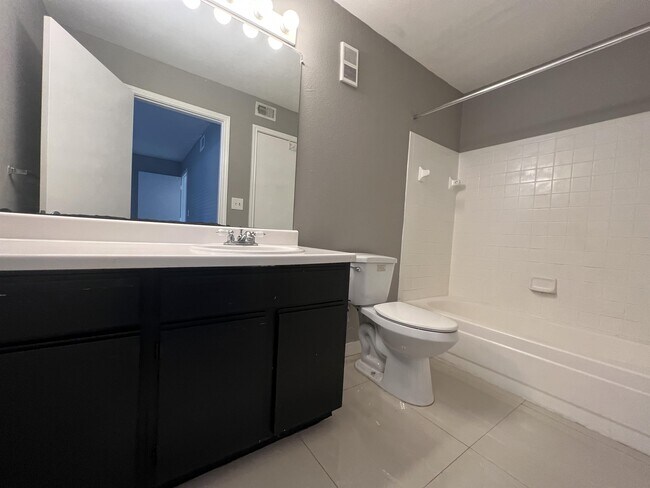 Building Photo - 2425 NW 33rd St