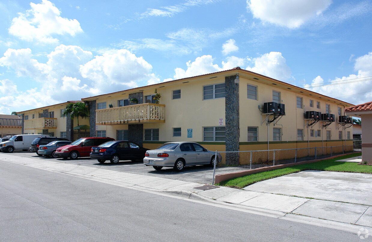 40 W 5th St, Hialeah, FL 33010 Apartments in Hialeah, FL