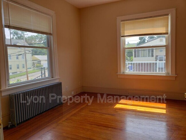 Foto del edificio - 107-109-109 Burgess Ave