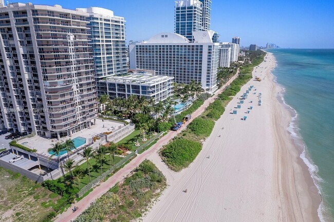 Foto del edificio - 6767 Collins Ave
