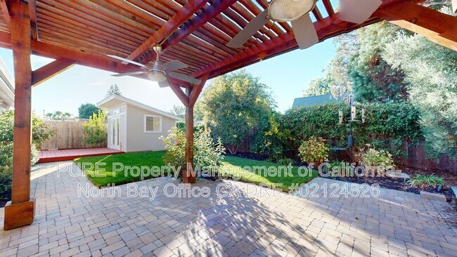 Building Photo - 1437 Weaverly Dr
