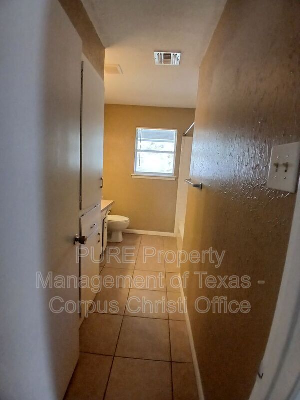 Building Photo - 10609 Kingwood Dr