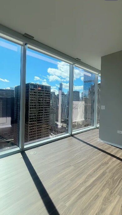 Foto del edificio - 205 E Grand Ave
