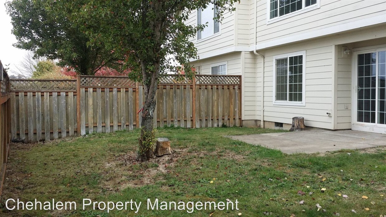 Building Photo - 2391-2395 NW Haun Dr