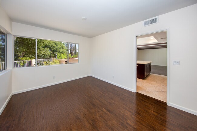Building Photo - 4350 La Barca Dr