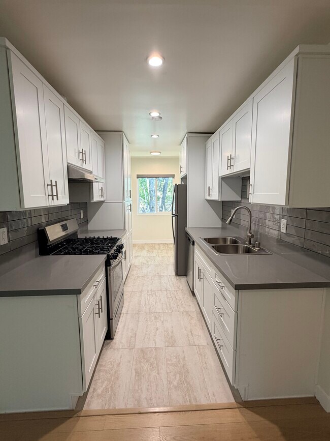 Building Photo - 1724 Arizona Ave