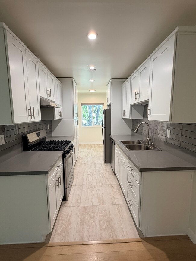 Kitchen - 1724 Arizona Ave