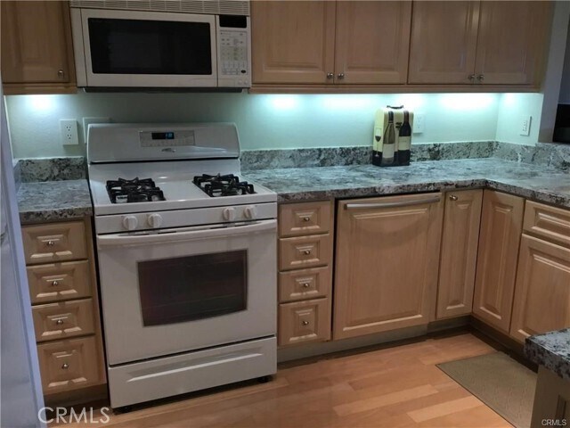 Foto del edificio - 2315 Artesia Blvd