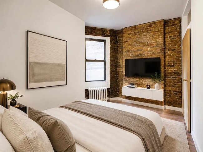 Building Photo - 7 Carmine St