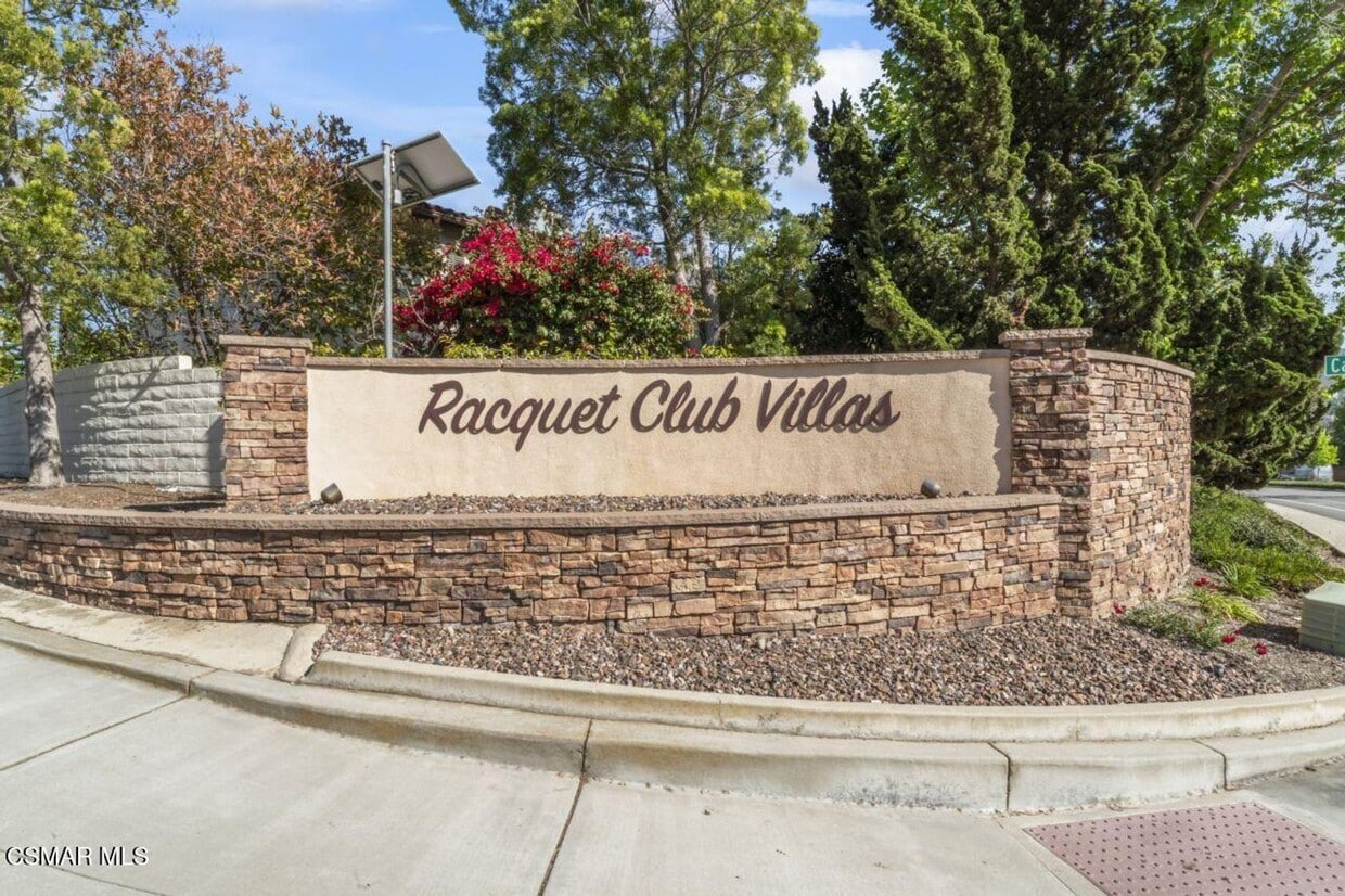 Primary Photo - 4 bed, 2 1/2 bath home in the Racquet Club...