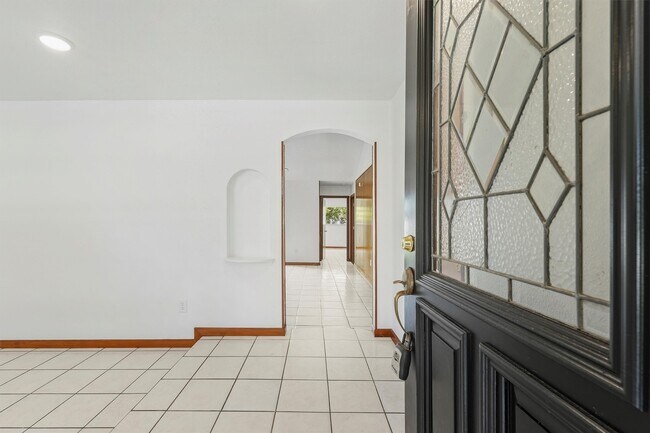 Building Photo - 5302 Lorraine Dr