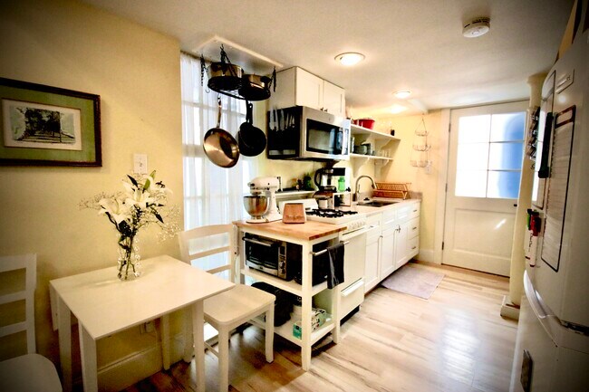 Cocina - 1039 Henriette Delille St