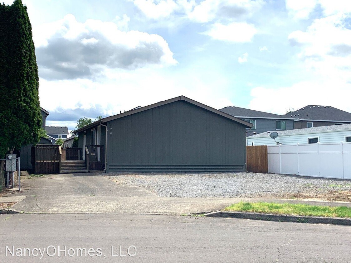 Primary Photo - 2 br, 2 bath House - 16101 NE 10th Cir