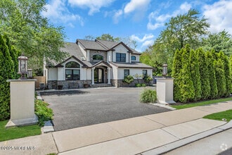 Building Photo - 620 Brookside Dr