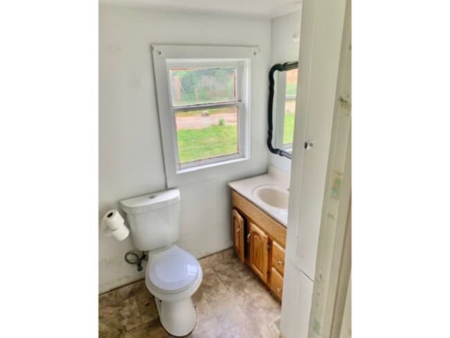 Photo - River Road/Park Ave. area updated apartment in house