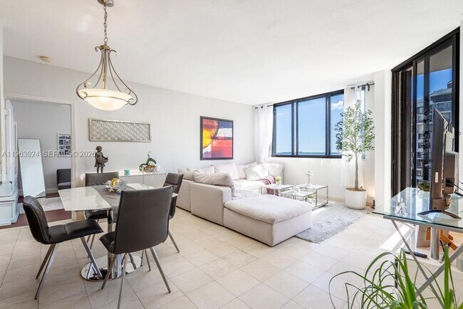 Foto del edificio - 540 Brickell Key Dr