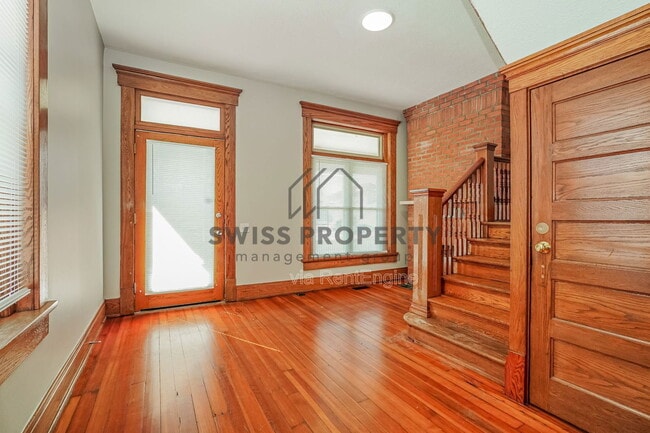 Foto del edificio - 804 E Main St