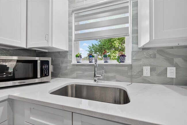 Foto del edificio - 407 Fairbanks St