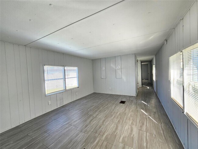 Foto del edificio - 503 Longfellow Blvd