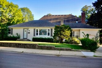 Building Photo - 110 W 12th Ave