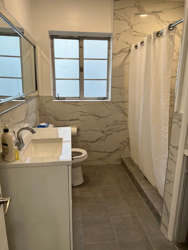 Foto del edificio - 501 NE 70th St