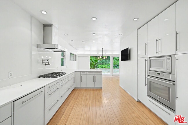 Building Photo - 9512 Duxbury Ln
