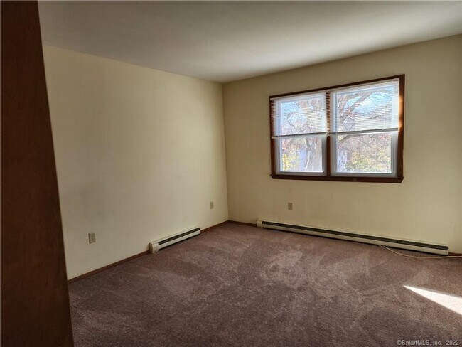 Building Photo - 88 Hickory St