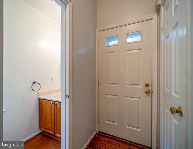 Building Photo - 8501 Blue Bird Woods Ct