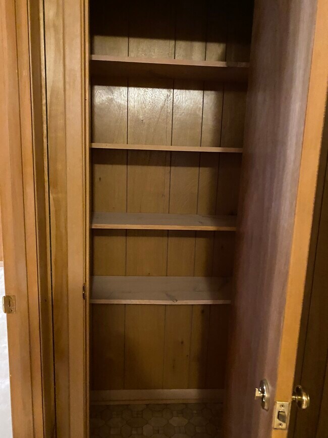 Building Photo - 108 S Beech St