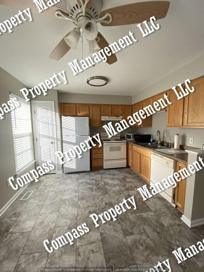 Building Photo - $1895 - 3 Bed, 2.5 Bath Single Family Town...