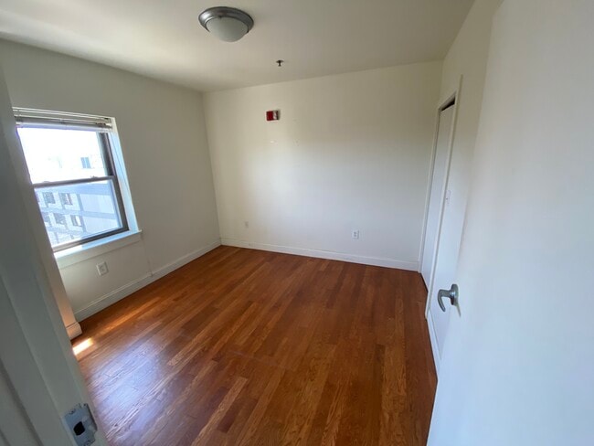 Building Photo - 471 Commonwealth Ave