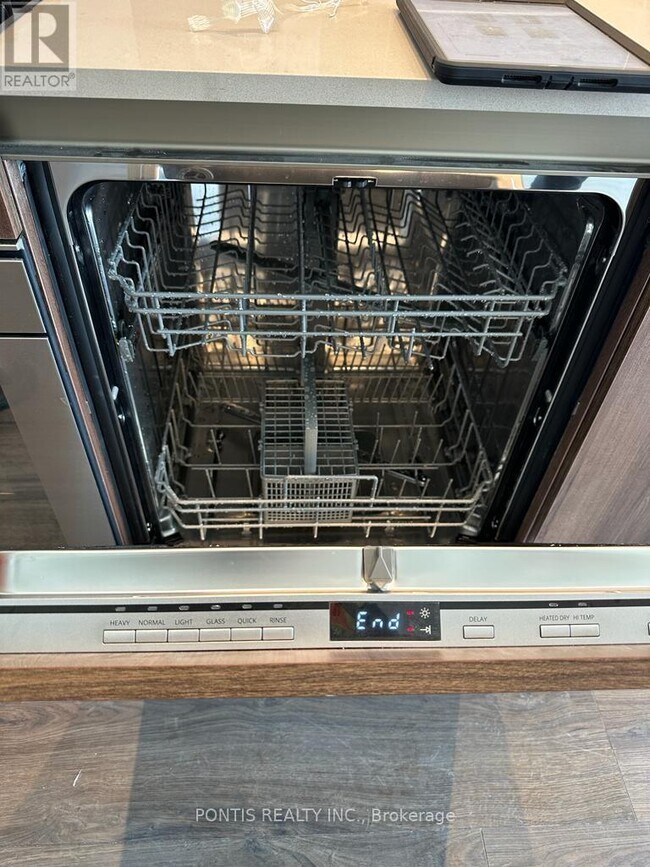 Photo du bâtiment - 1000 Portage Pkwy