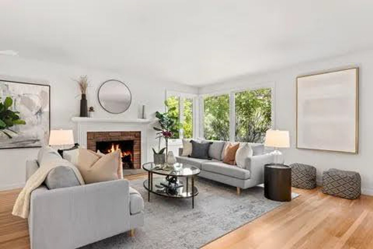 Foto principal - Charming 3bd/3bth Mid Century Home in Lark...