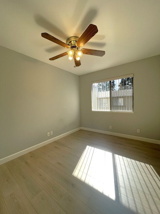 Building Photo - Absolutely Gorgeous 2 Bedroom 1 Bath Condo in Desirable Area of Fremont