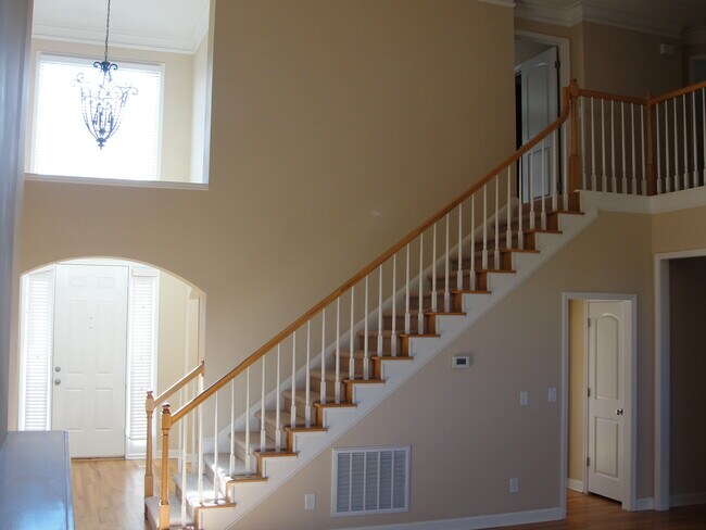 Building Photo - 1115 Lytton Ln
