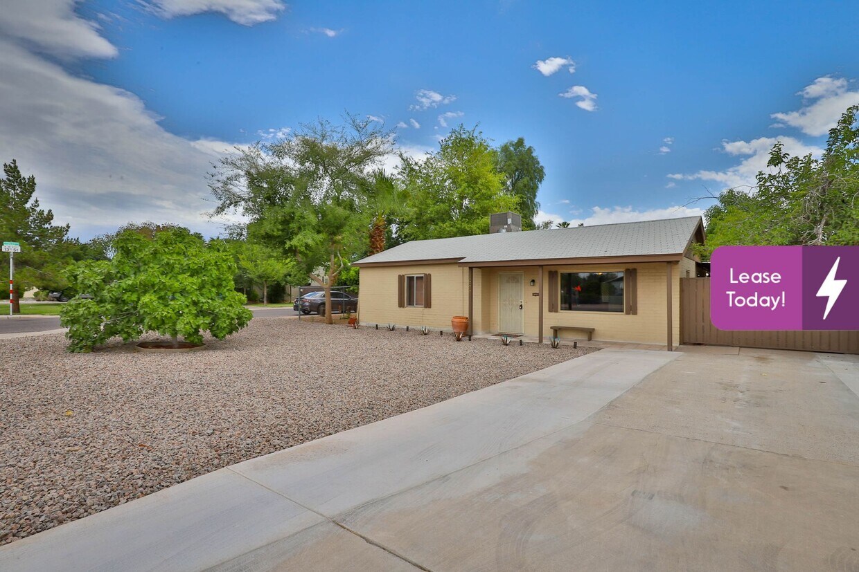 Primary Photo - 1239 E Highland Ave