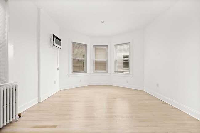Foto del edificio - 287 Bruce Park Ave