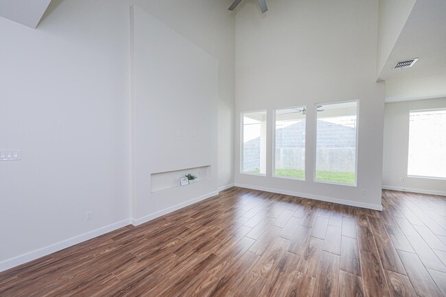 Foto del edificio - 7525 Cresta Bella St