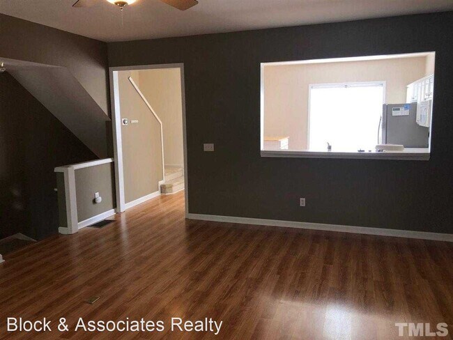 Foto del edificio - 7001 Pinecrest Townes Dr