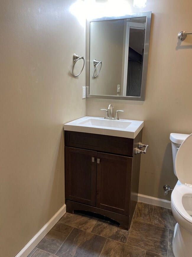 Building Photo - Gorgeous Elkhorn 4 Bed 3 Bath Home!